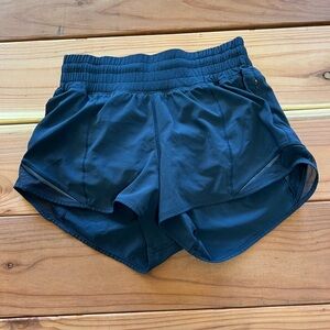 Lululemon Hotty Hot High-Rise Lined Short 2.5"